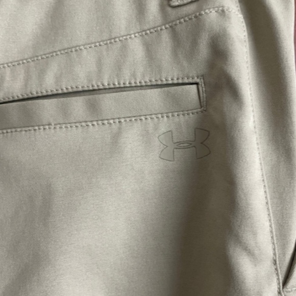 Under Armour khaki golf shorts size 14 - Picture 3 of 7